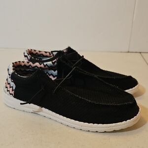 Black Casual Slip-On Shoes with Patterned Accent Size 7